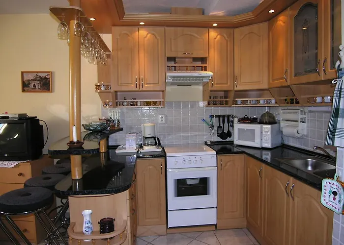 Christian Apartment *