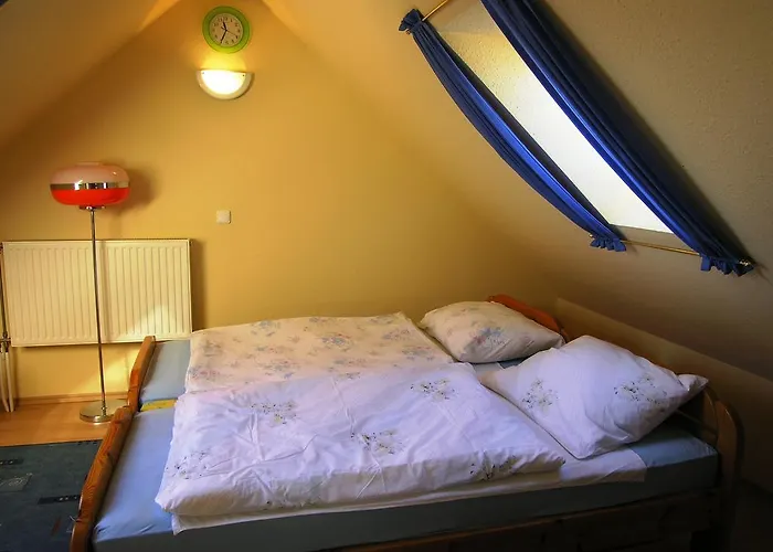 Christian Apartment *